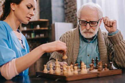 Seniorenbetreuung und Pflegedienst Spandau - Gesellschaftsspiele - Betreuung in Ihrer Nähe